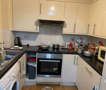 2 Bed Flat, Adeliza Close, IG11 - Photo 5