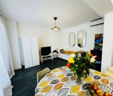 Location Appartement 4 pièces 64 m2 à Saint-Laurent-du-Var - Photo 2