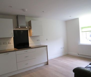 3 bedroom flat to rent - Photo 5