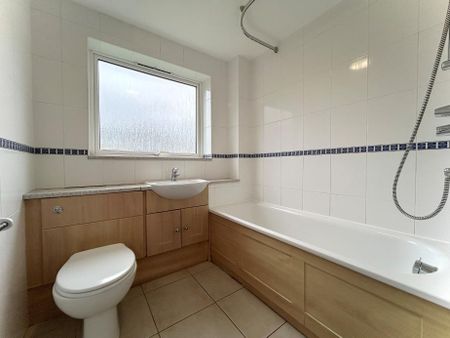 2 bedroom flat to rent - Photo 5