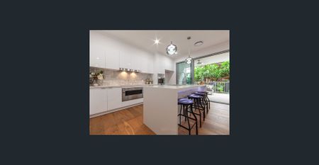 Luxurious Townhouse in Central location - Photo 5