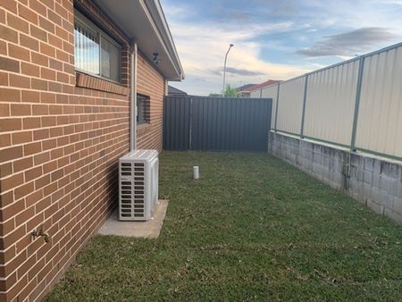 GREAT LOCATION! - Photo 4