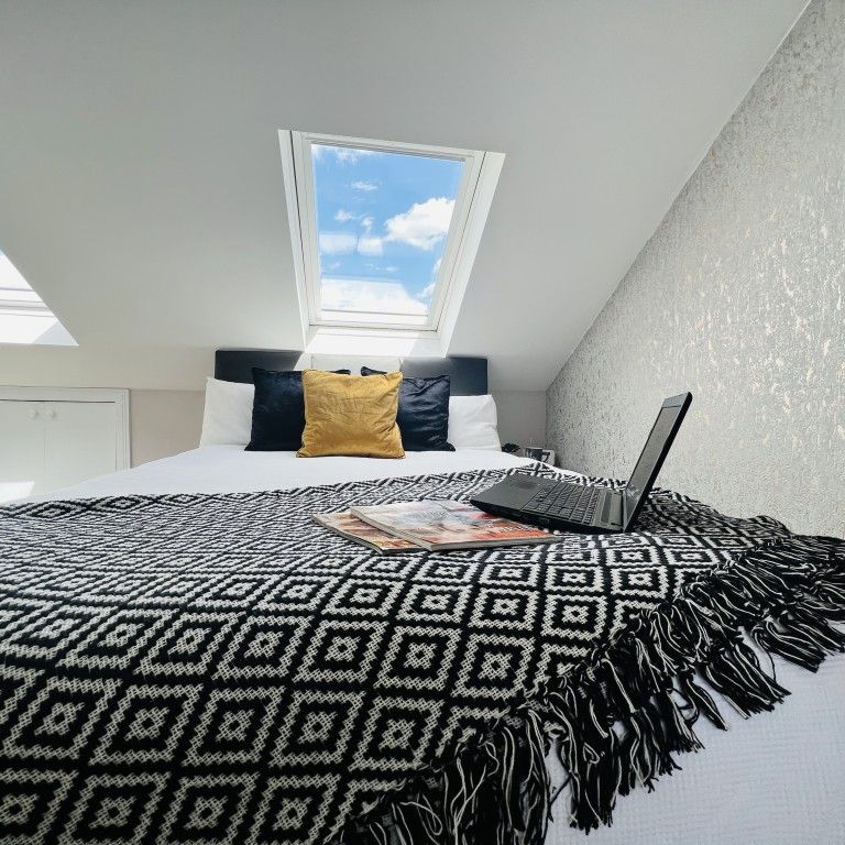 BEDROOM 4 – LARGE DOUBLE ENSUITE - Photo 1