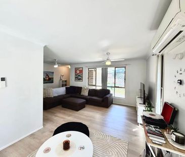 Corner-Site Convenience in the Heart of Burleigh Waters - Photo 1