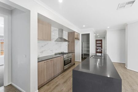 “For Lease: Stunning Family Home in Tarneit - 56 Sapling Boulevard” - Photo 2