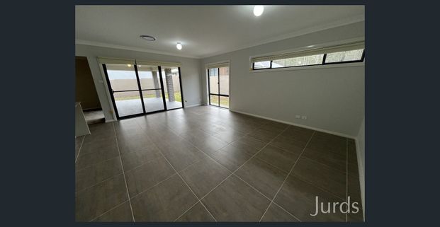 5 BEDROOM HOME IN HUNTLEE - Photo 1