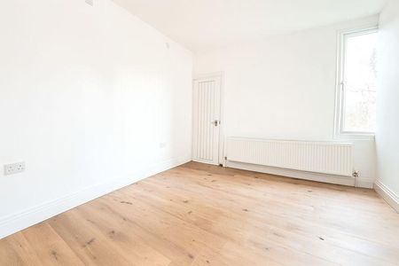 3 bedroom terraced house to rent - Photo 4