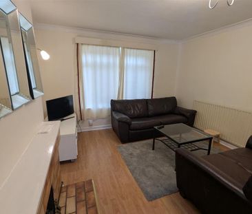 3 bedroom end of terrace house to rent - Photo 2