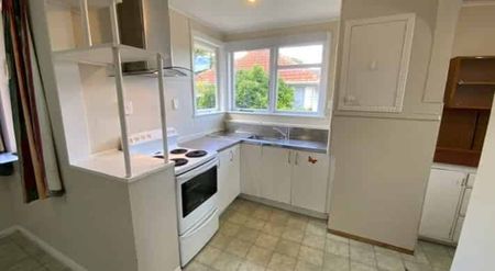 3 bedroom family home with carport - Photo 4