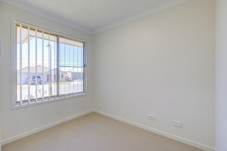 Family Home in Highlands Estate! - Photo 5