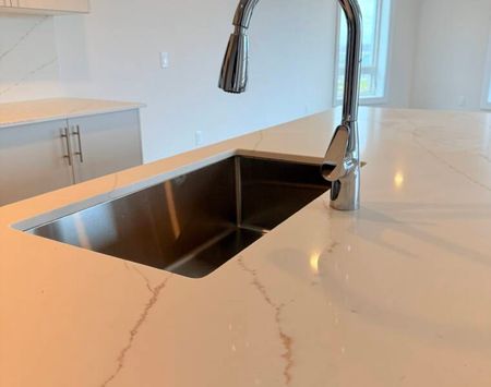 Luxury 2-Bedroom + Den Townhouses – Parish Square Apartments - Photo 5