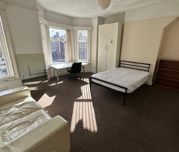 4 bedroom terraced house to rent - Photo 6