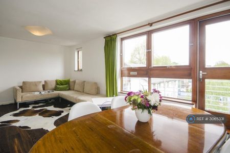 2 bedroom flat to rent - Photo 2