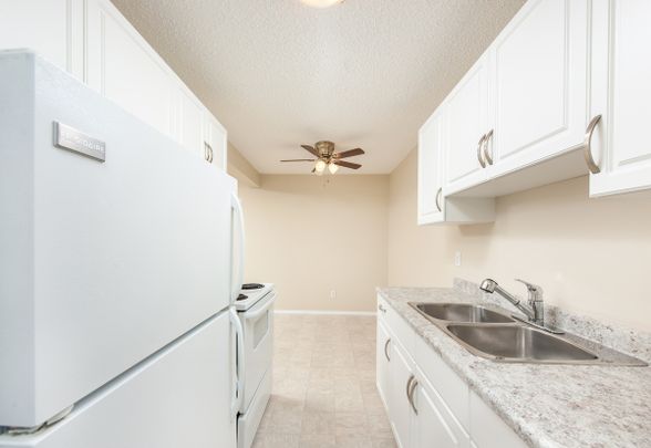 Fernwood Apartments - Photo 1