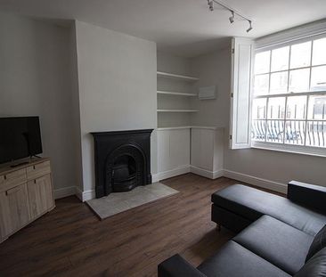 4 bedroom townhouse to rent - Photo 2