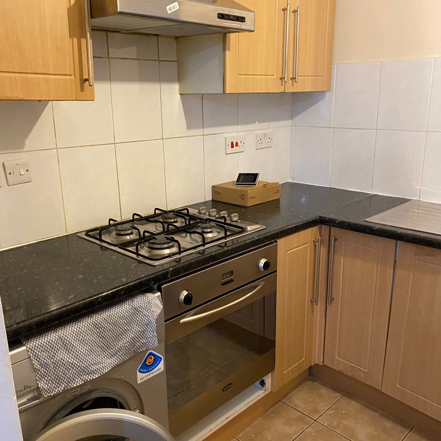 Clark Way, Hounslow, TW5 9EG - Photo 1