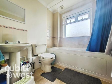 2 bedroom semi-detached house to rent - Photo 4