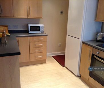 3 bedroom flat to rent - Photo 5