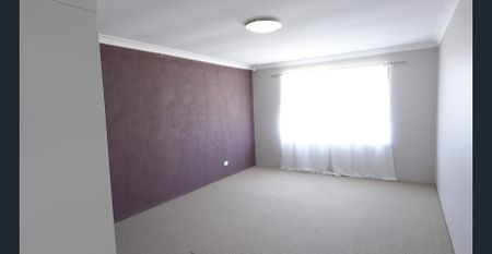 STUNNING RENOVATED TOWNHOUSE – A MUST-SEE! - Photo 2