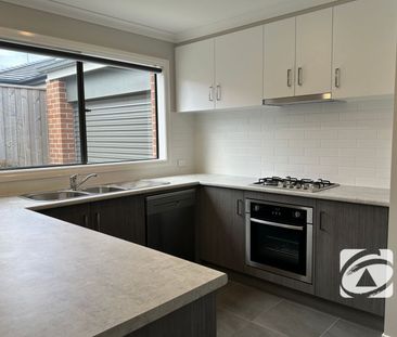 FAMILY HOME WITH MODERN FEATURES – IDEAL LOCATION - Photo 6