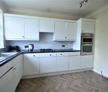4 bedroom end of terrace house to rent - Photo 4