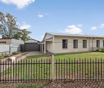 7 Grovely Avenue, Salisbury North. - Photo 1