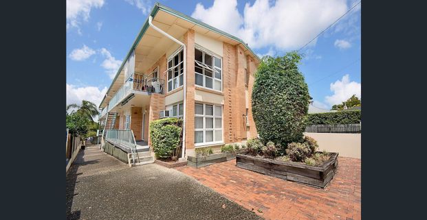Refurbished 50's unit in the heart of New Farm - Photo 1