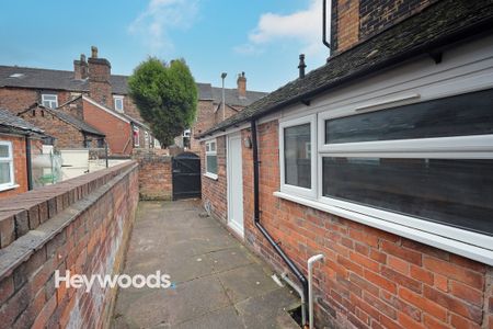 2 bed terraced house to rent in Manor Street, Stoke-on-Trent, Staffordshire - Photo 5