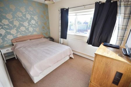 3 bedroom mews to rent - Photo 4
