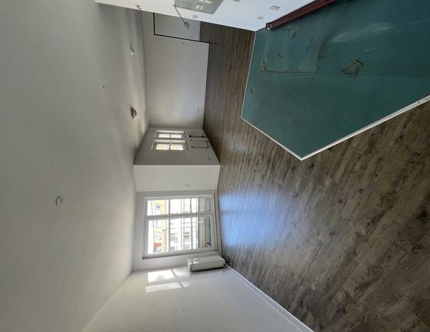 Großzügige 2-Raum-Wohnung mit Balkon und Aufzug! - Foto 1