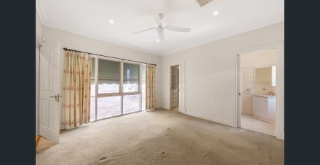 Three bedroom two bathroom home in wanted locale - Photo 2