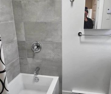 Beau 2 1/2, style Studio, plein centre de Valleyfield, à 2 pas du C... - Photo 3