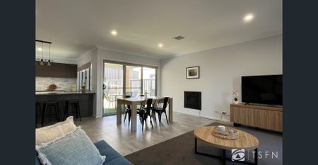 FULLY FURNISHED - AVAILABLE IN APRIL - Photo 2