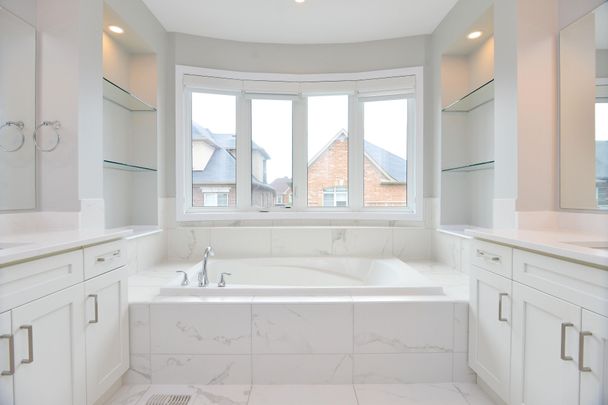 For Lease - 236 CHERRYHURST Road, Oakville, Ontario - Photo 1