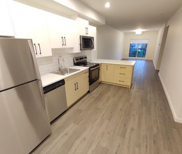 Central48. Spacious Dining and Living Area/2 Bedrooms/2 Bathrooms - Photo 4