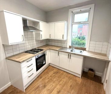 2 bedroom end of terrace house to rent - Photo 4