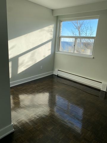 Renovated 2 Bedroom with Amazing Lake Views - Photo 5