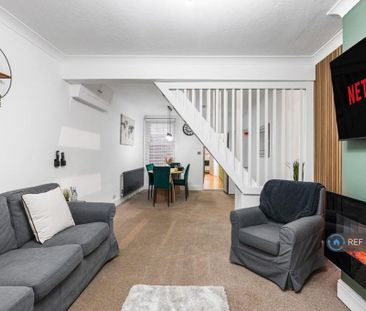 3 bedroom terraced house to rent - Photo 2