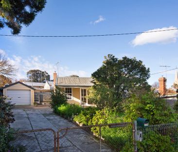 Recently updates & perfectly located in a quiet central street. - Photo 5