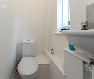 4 bedroom semi-detached house to rent - Photo 5