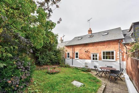 2 bedroom cottage to rent - Photo 2
