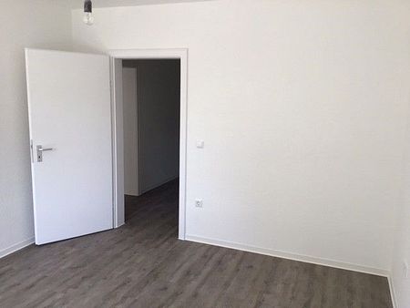 Großzügige 2-Zimmer-Wohnung mit Balkon. Frisch für Sie renoviert - Photo 3