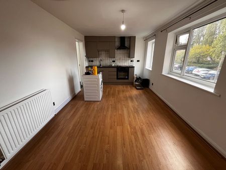 2 Bed Flat, Claremont Road, M6 - Photo 3