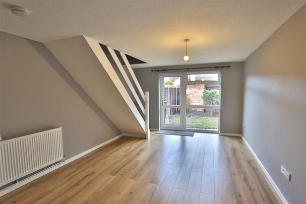 2 bedroom end of terrace house to rent - Photo 1
