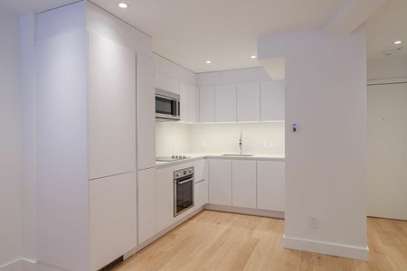 4580 Chemin Queen Mary, Montréal, QC - Photo 3