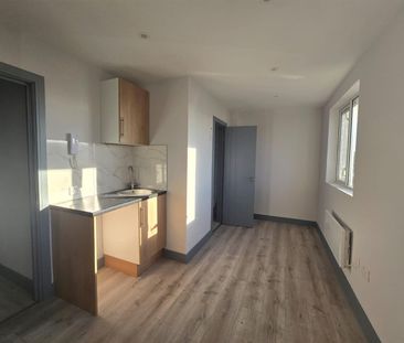 Vincent Gardens, Sheerness ME12, London - Photo 1