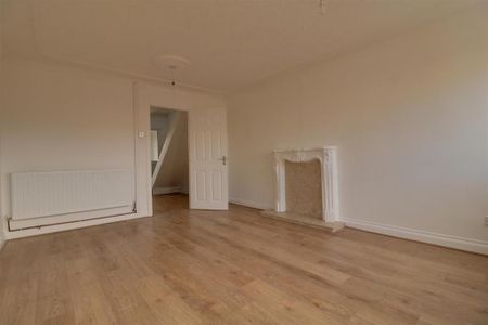 2 bedroom end of terrace house to rent - Photo 2