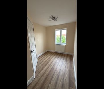 3 Bed Terraced House, Corn Way, E11 - Photo 4