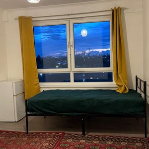 Room in a Shared Flat, Loxford Road, IG11 - Photo 2