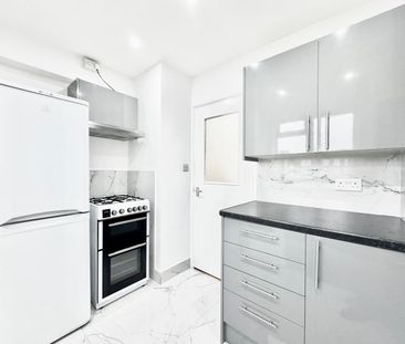 2 Bed Flat, Walden House, SW11 - Photo 4
